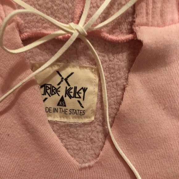 Tribe Kelley pink cropped hoodie - Picture 2 of 2